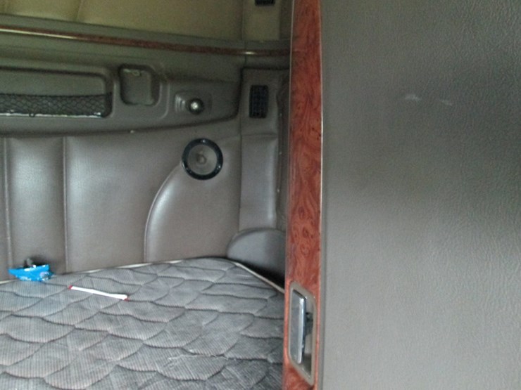 2008-peterbilt-387-image-40