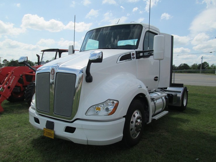2020-kenworth-t680-image-1