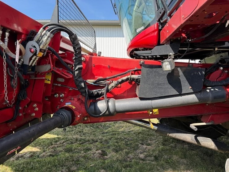 2014-case-ih-8230-image-37