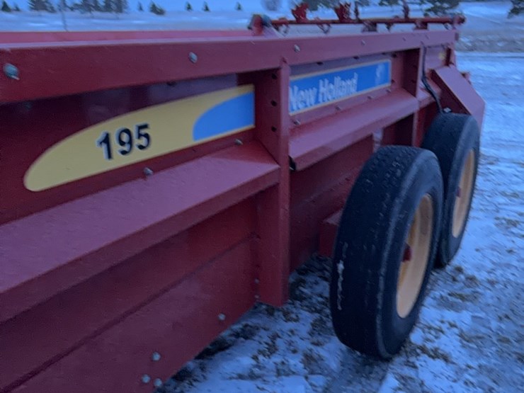 new-holland-195-image-16