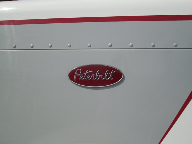 2008-peterbilt-389-image-14