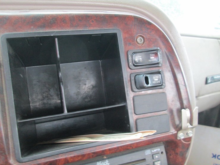 #46168-•-inop-2006-mack-613-vision-t/a-daycab-truck-tractor-1m1ak06yx6n010204-image-44