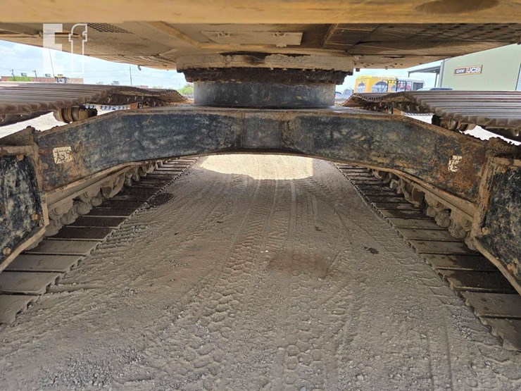 2018-deere-250g-lc-image-29