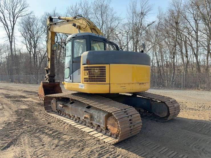 2009-komatsu-pc228us-lc-3e0-image-3