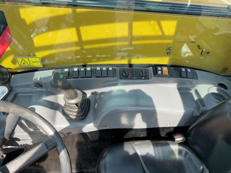 2018-caterpillar-th255c-image-17