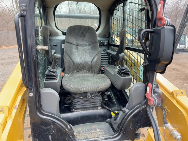 2020-caterpillar-259d3-image-19