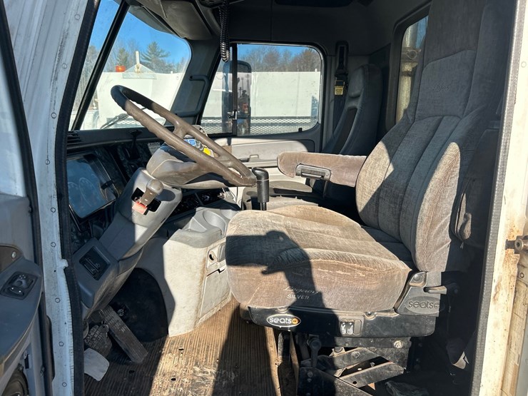 2002-massey-ferguson-8-image-66