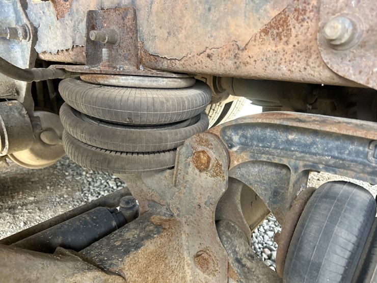 2010-massey-ferguson-8-image-31