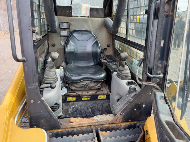 2014-caterpillar-247b3-image-17