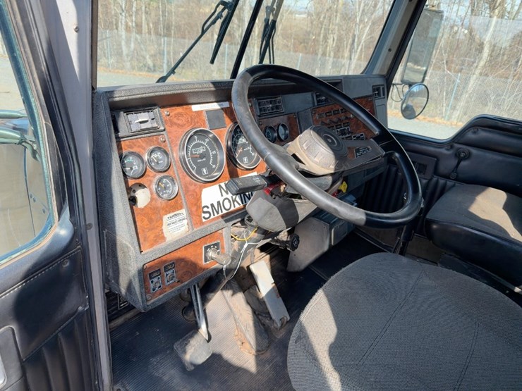 2001-kenworth-t800-image-30