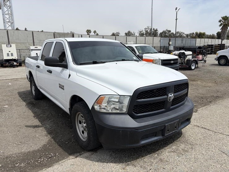 2016-dodge-1500-image-2