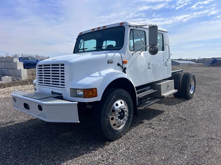 #1008-•-international-cab-and-chassis-image-1