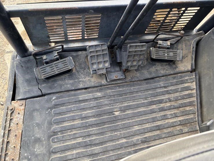 2006-deere-27d-image-29