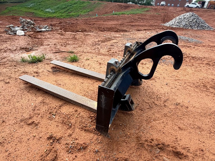 2016-caterpillar-926m-image-32