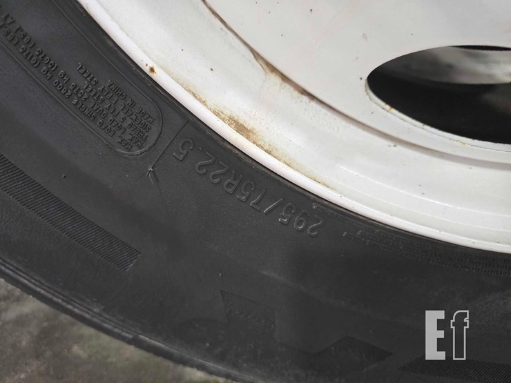 2012-freightliner-business-class-m2-106-image-27