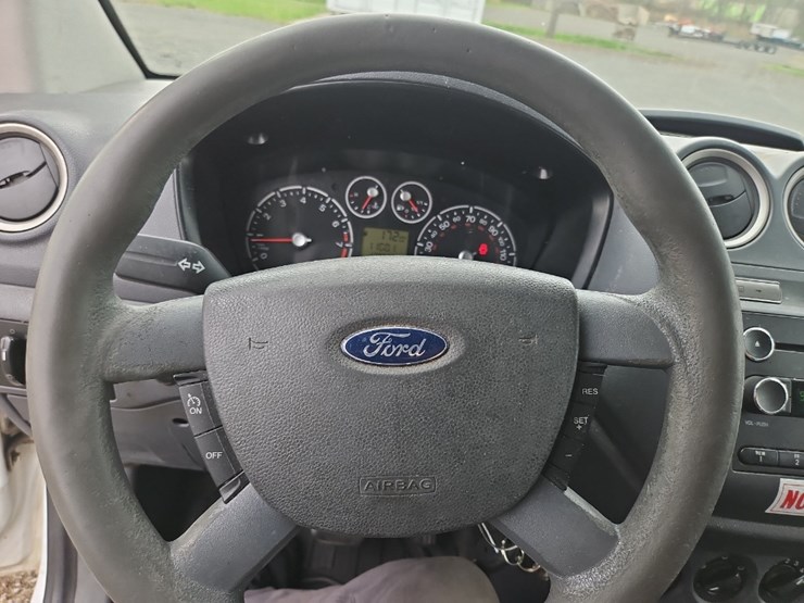 2013-ford-transit-image-19