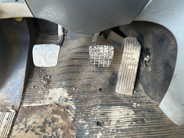 2002-massey-ferguson-8-image-83