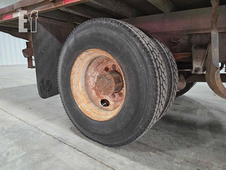 1994-freightliner-fl70-image-19