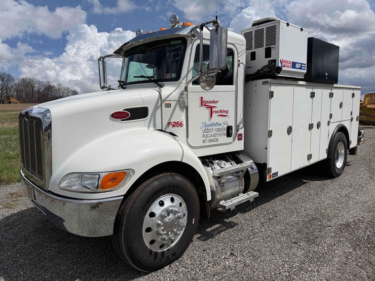 2019-peterbilt-337-image-2