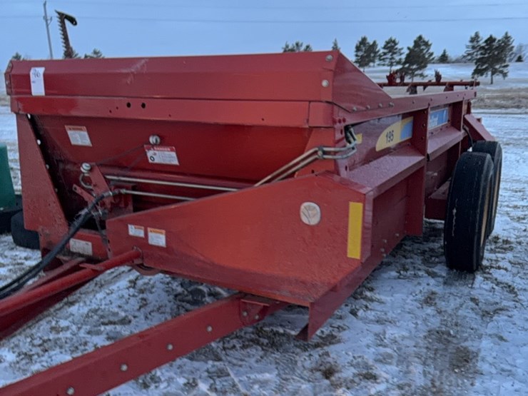 new-holland-195-image-9