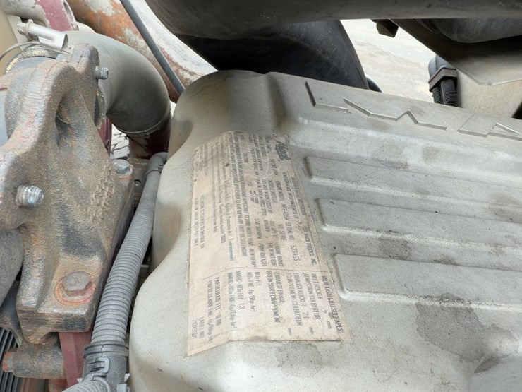 2010-mack-granite-gu713-image-13