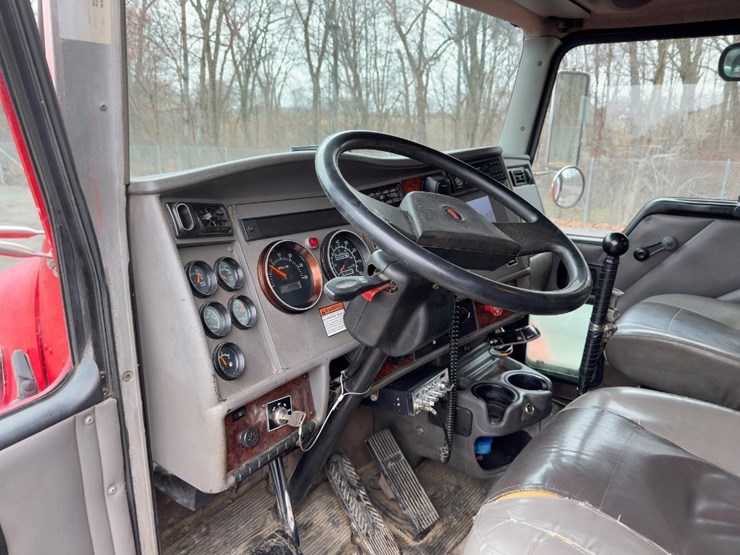 2005-kenworth-t300-image-27