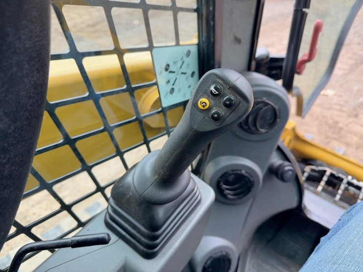 2021-caterpillar-259d3-image-21