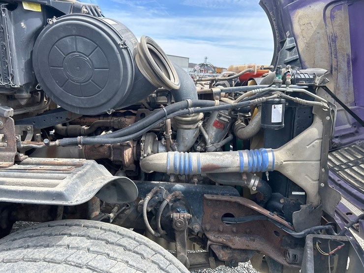 2010-massey-ferguson-8-image-51