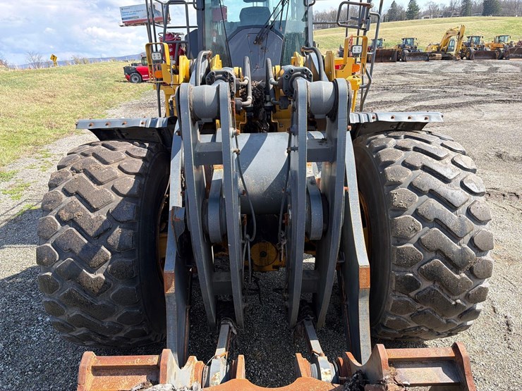 2022-john-deere-844-image-13