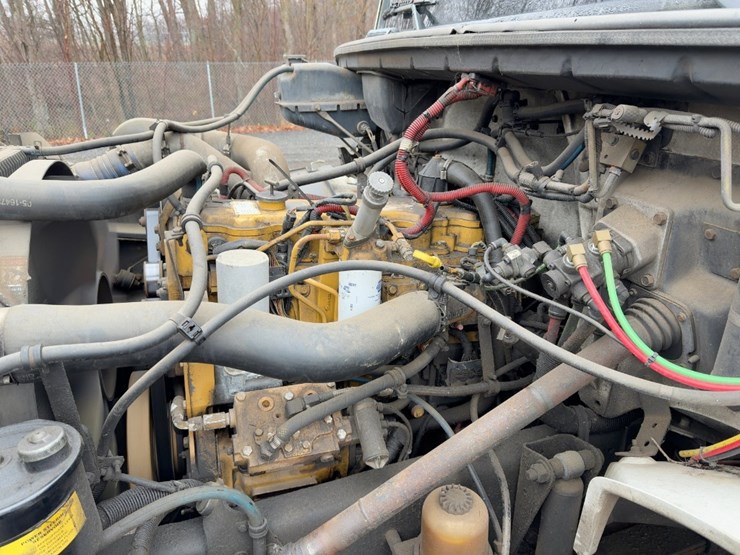 2002-freightliner-fl70-image-8