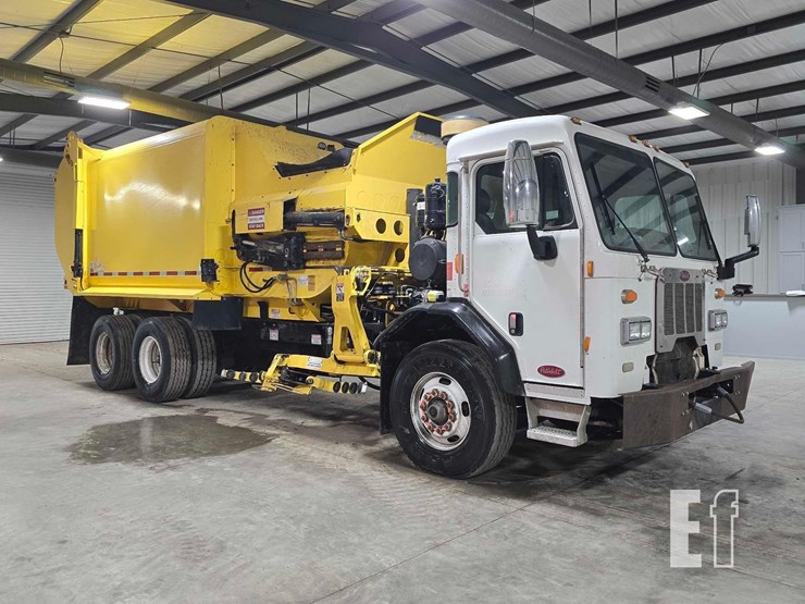 2018-peterbilt-320-image-2