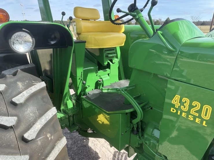 john-deere-4320-image-21