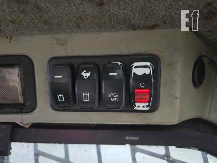 2021-caterpillar-226d3-image-18