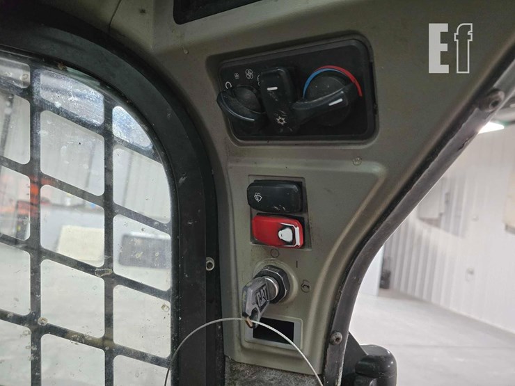 2021-caterpillar-226d3-image-17