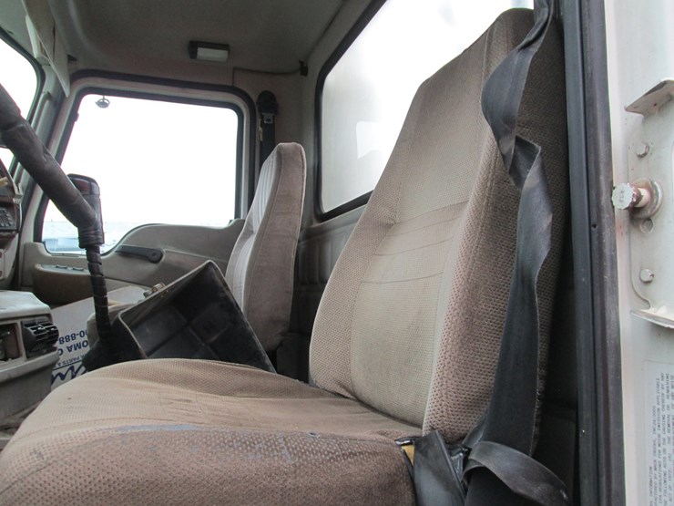 #46168-•-inop-2006-mack-613-vision-t/a-daycab-truck-tractor-1m1ak06yx6n010204-image-33