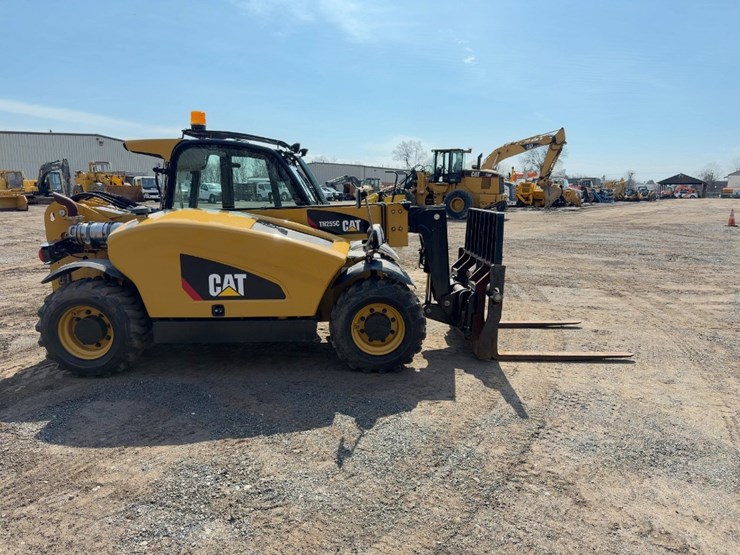 2018-caterpillar-th255c-image-6
