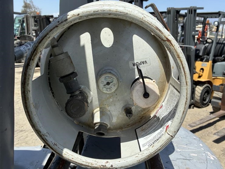 2011-nissan-a22-mcp1r2a25lv-forklift-image-13