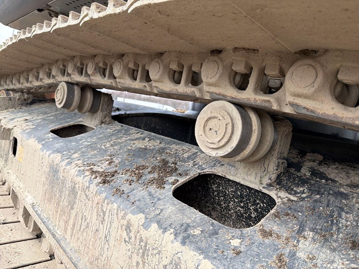 2020-hitachi-zx200-image-10