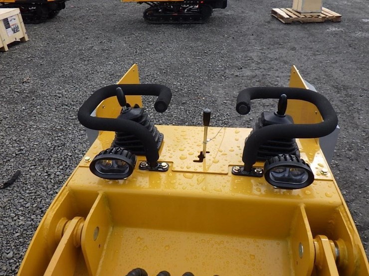 2026-ir-l30-skid-steer-tracked-loader-image-10