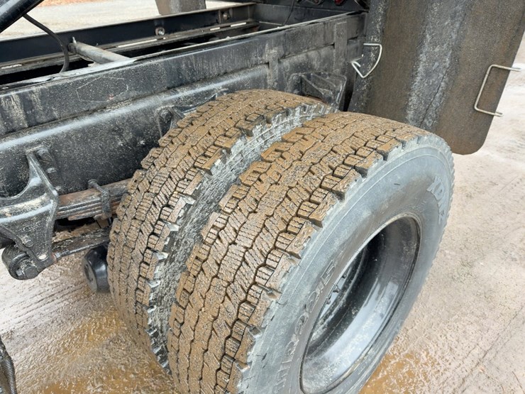 2013-ford-f750-xl-image-17