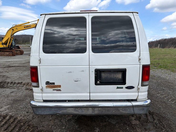 2014-ford-e350-image-6