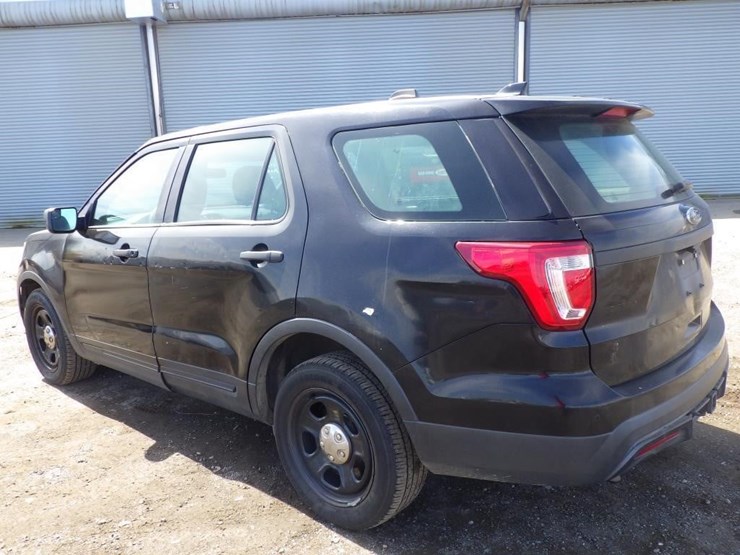 2017-ford-explorer-image-4