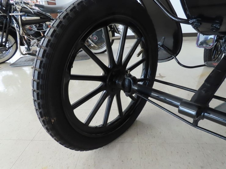 1902-curved-dash-oldsmobile-runabout-image-4