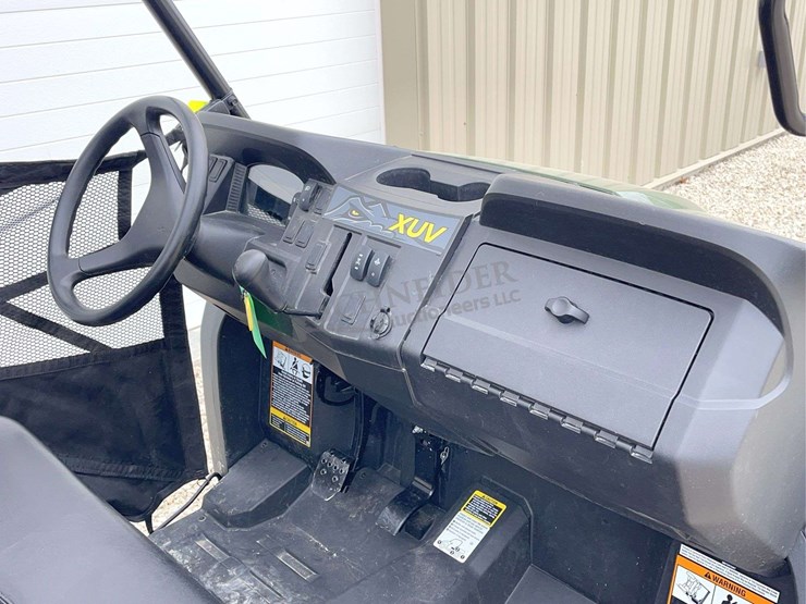 2022-john-deere-gator-image-11