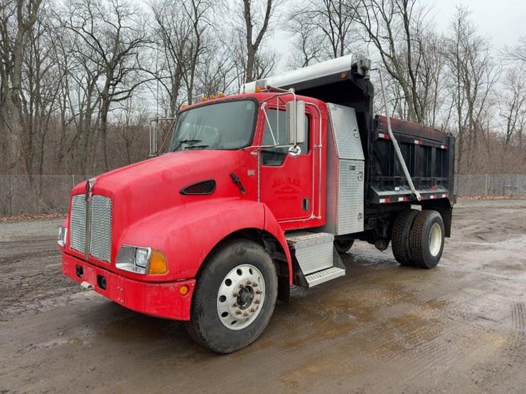 2005-kenworth-t300-image-1