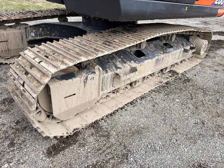 2020-hitachi-zx200-image-8