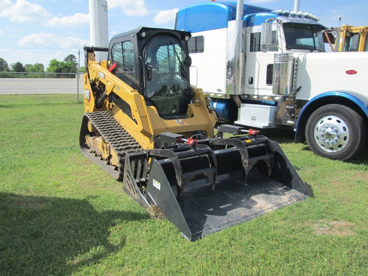 2022-caterpillar-259d3-image-2