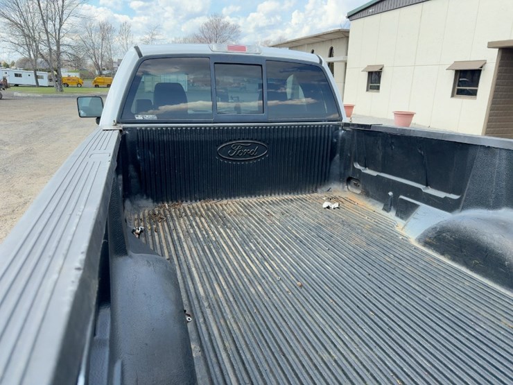 2004-ford-f150-xl-image-13