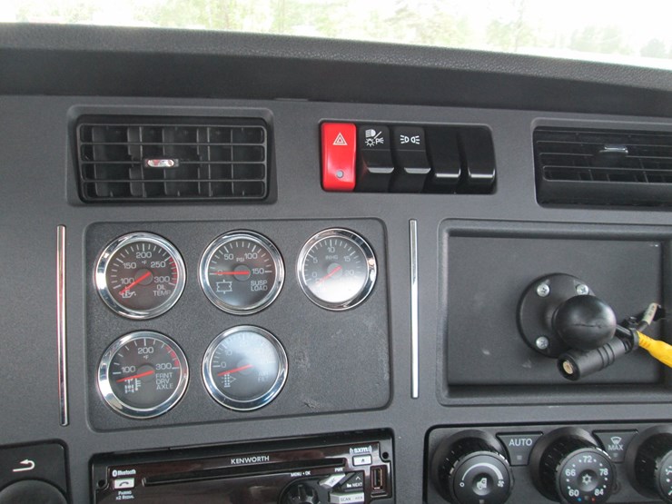2020-kenworth-t680-image-32