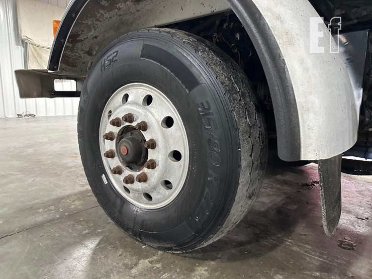 2017-peterbilt-367-image-31